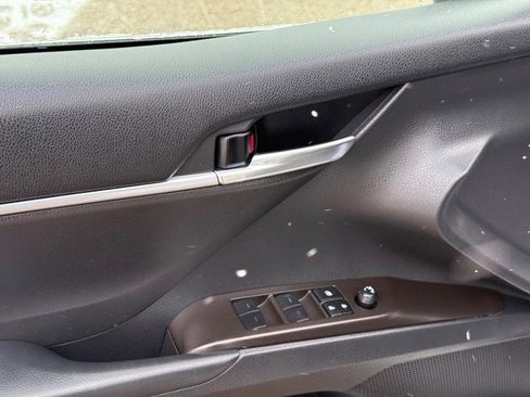Used 2022 Toyota Camry SE image 18