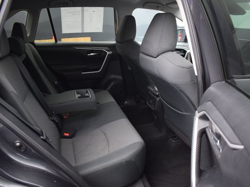 Used 2021 Toyota RAV4 XLE AWD/4WD image 11