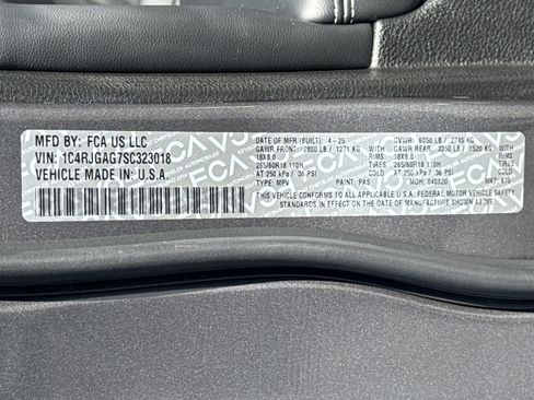 Used 2025 Jeep Grand Cherokee Laredo X w/ Luxury Tech Group I image 32