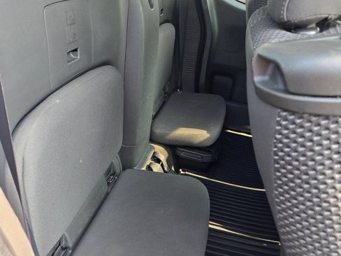 Used 2014 Nissan Frontier PRO-4X AWD/4WD image 27
