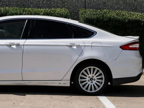 Used 2016 Ford Fusion SE w/ Equipment Group 502A image 17