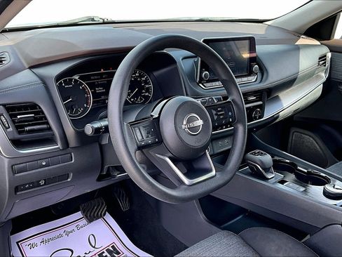 Used 2023 Nissan Rogue SV image 14