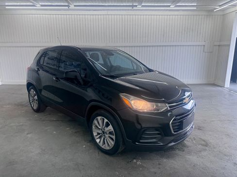 Used 2018 Chevrolet Trax LS FWD image 3