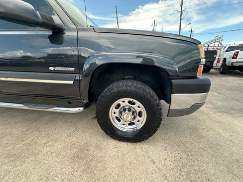 Used 2004 Chevrolet Silverado 2500 LT w/ Skid Plate Package AWD/4WD image 17