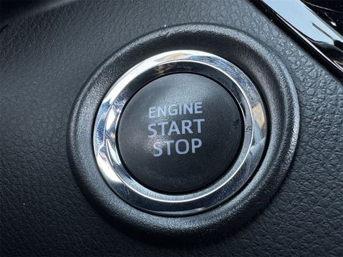 Used 2022 Toyota C-HR XLE image 19