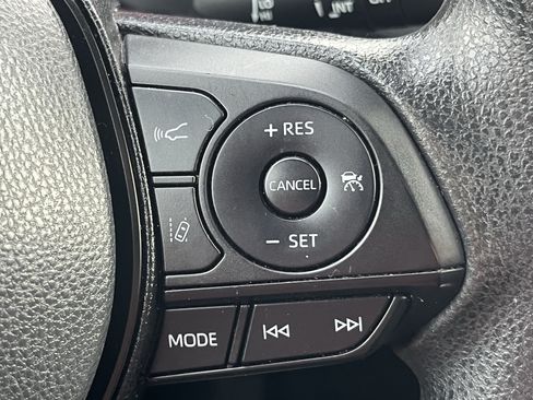 Used 2022 Toyota RAV4 XLE AWD/4WD image 18