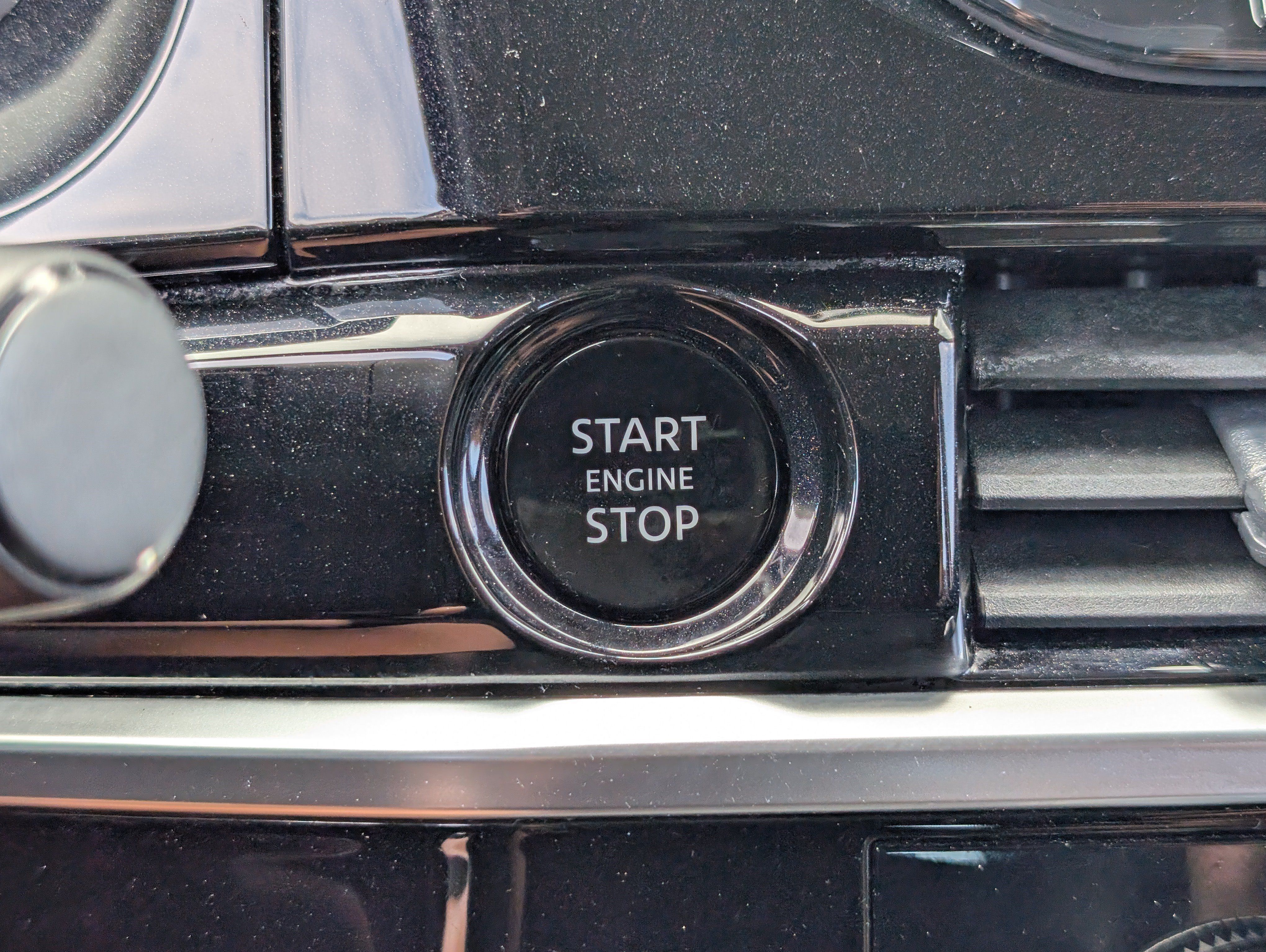 Used 2025 Nissan Pathfinder SL w/ SL Premium Package FWD image 36