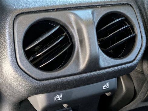 Used 2026 Jeep Wrangler Unlimited Rubicon AWD/4WD image 16