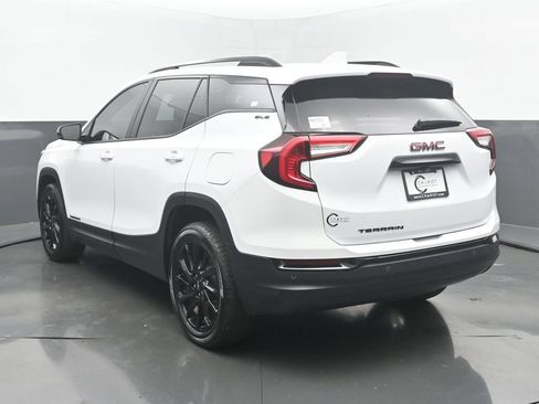 Used 2024 GMC Terrain SLE w/ Driver Convenience Package FWD image 4