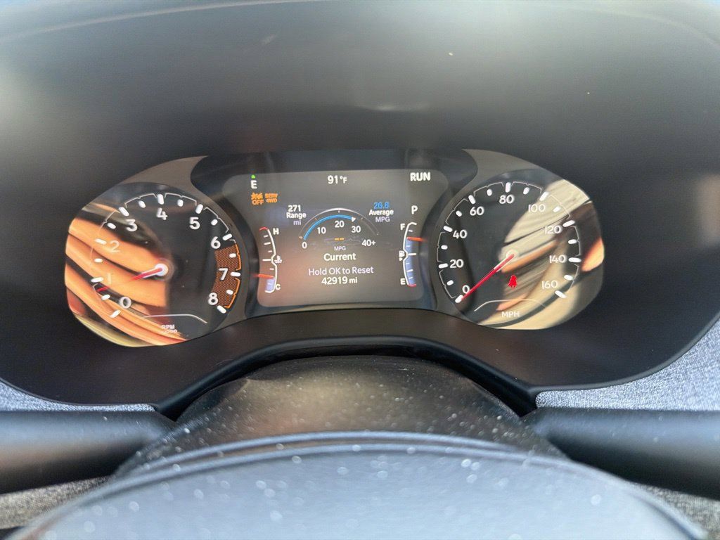 Used 2025 Jeep Compass Latitude AWD/4WD image 12