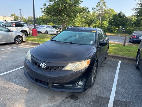 Used 2013 Toyota Camry SE FWD image 1