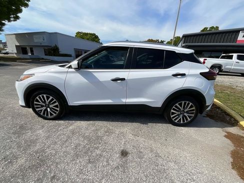 Used 2023 Nissan Kicks SV image 8