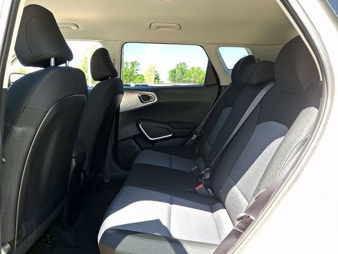 Used 2025 Kia Soul LX w/ LX Technology Package FWD image 10