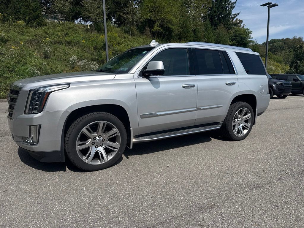 Used 2016 Cadillac Escalade Luxury AWD/4WD image 1
