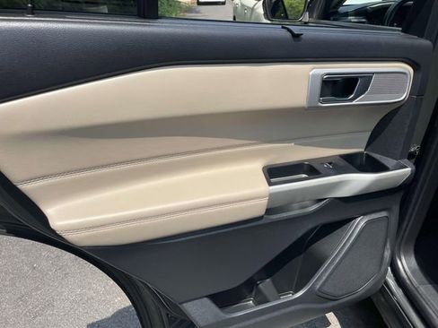Used 2022 Ford Explorer Limited image 18
