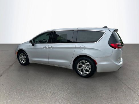 Used 2024 Chrysler Pacifica Limited FWD image 6