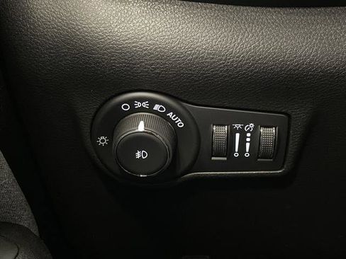 New 2025 Jeep Compass Latitude w/ Sun & Sound Group image 25