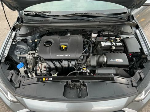 Used 2017 Hyundai Elantra SE image 31