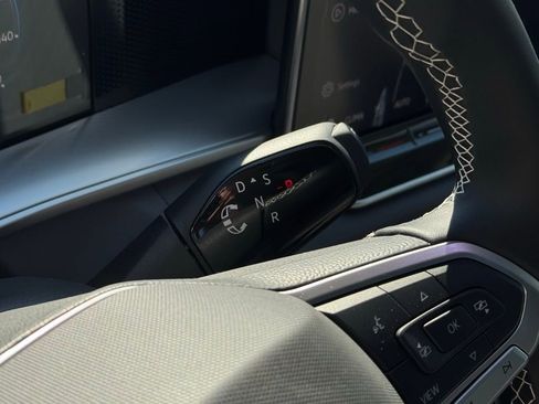 New 2025 Volkswagen Tiguan SE image 22