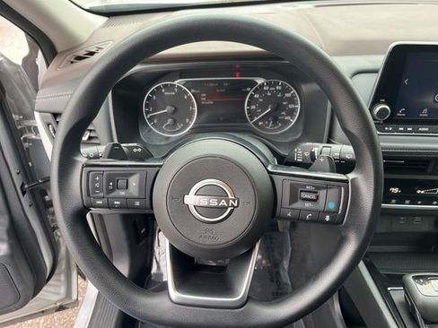 Used 2023 Nissan Rogue SV image 18