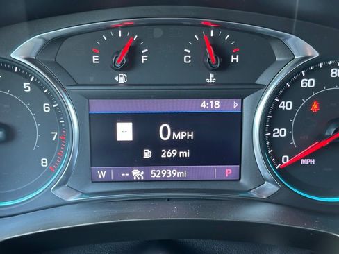 Used 2023 Chevrolet Traverse RS FWD image 24