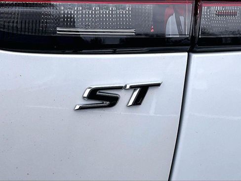 Used 2023 Buick Envision Essence w/ Sport Touring Package image 8