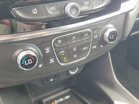 Used 2023 Chevrolet Traverse LT FWD image 26