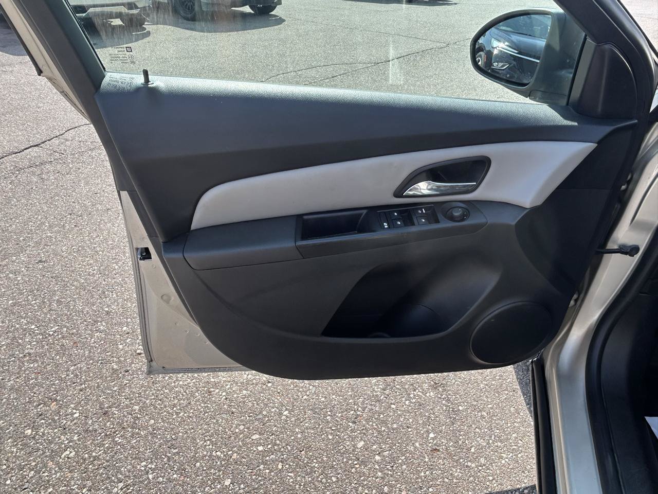 Used 2014 Chevrolet Cruze LS FWD image 13