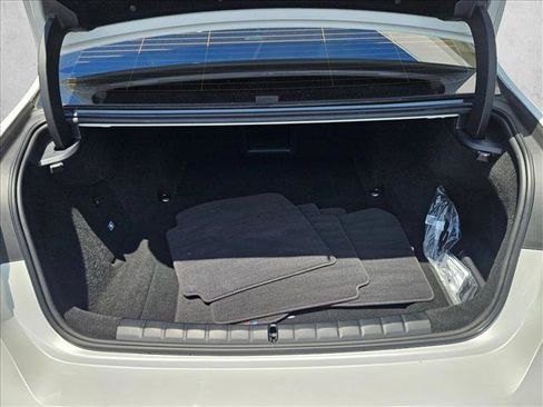 Certified 2024 BMW i7 eDrive50 w/ M Sport Package RWD image 6