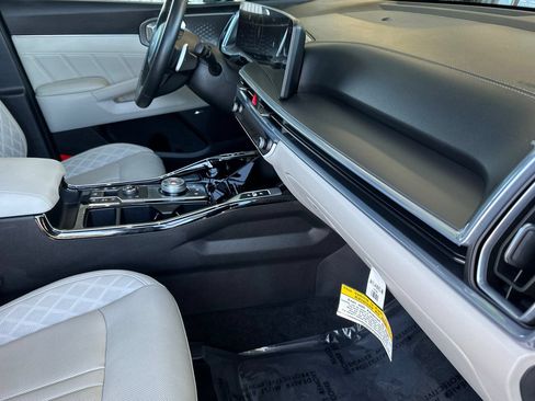 Certified 2025 Kia Sorento SX Prestige AWD/4WD image 19