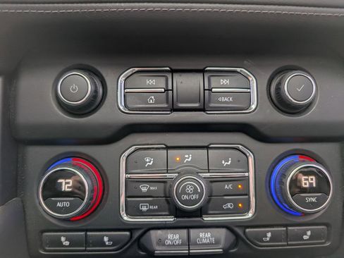 Used 2022 Chevrolet Suburban LT w/ LT Signature Package image 18