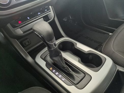 Used 2022 Chevrolet Colorado LT w/ LT Convenience Package AWD/4WD image 22