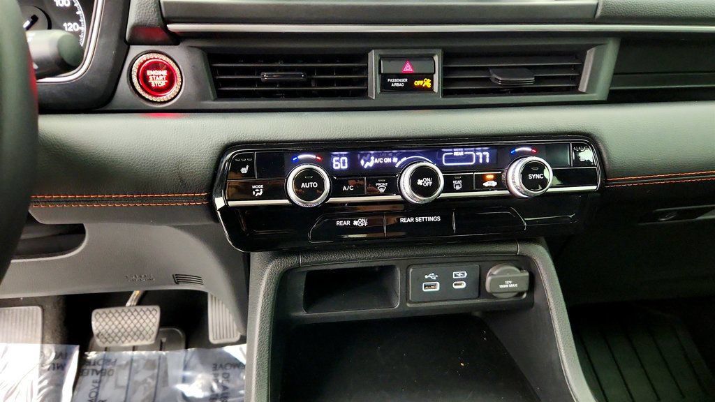 Used 2025 Honda Pilot Sport image 17