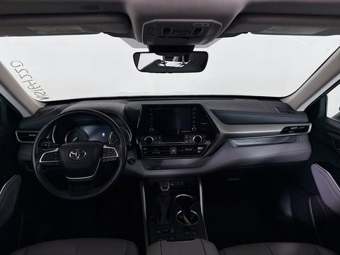 Used 2022 Toyota Highlander XLE image 24