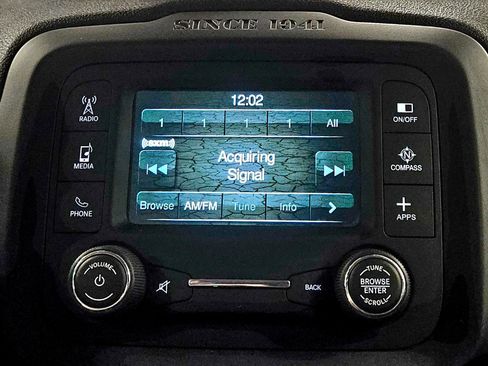 Used 2016 Jeep Renegade Latitude w/ Cold Weather Group image 25