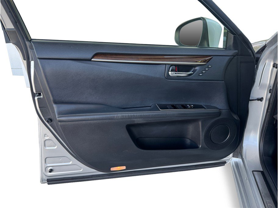 Used 2016 Lexus ES 300h w/ Luxury Package w/Wood Trim FWD image 18
