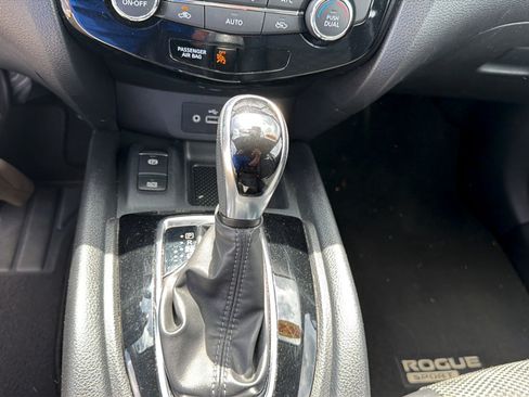 Used 2022 Nissan Rogue Sport SV w/ Technology Package AWD/4WD image 17