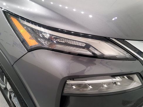 Used 2023 Nissan Rogue SL w/ SL Premium Package image 8