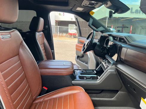 Used 2024 GMC Sierra 3500 Denali Ultimate image 19