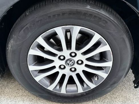 Used 2018 Toyota Sienna XLE image 29