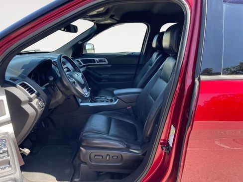 Used 2015 Ford Explorer XLT w/ Equipment Group 202B AWD/4WD image 9