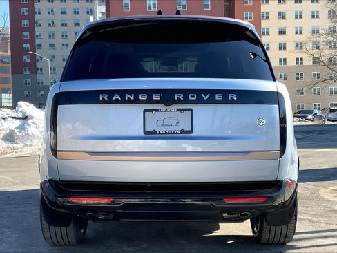 New 2026 Land Rover Range Rover SV image 4