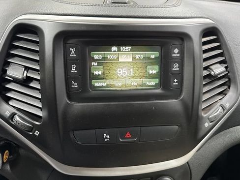 Used 2016 Jeep Cherokee Sport w/ Safety Group AWD/4WD image 3