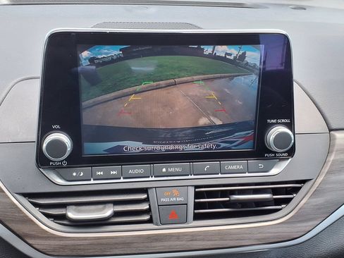 Used 2025 Nissan Altima 2.5 SV FWD image 27