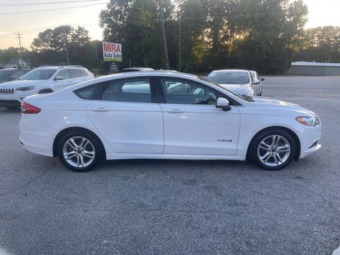 Used 2018 Ford Fusion SE FWD image 9
