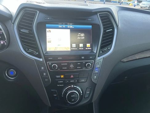 Used 2017 Hyundai Santa Fe FWD image 14