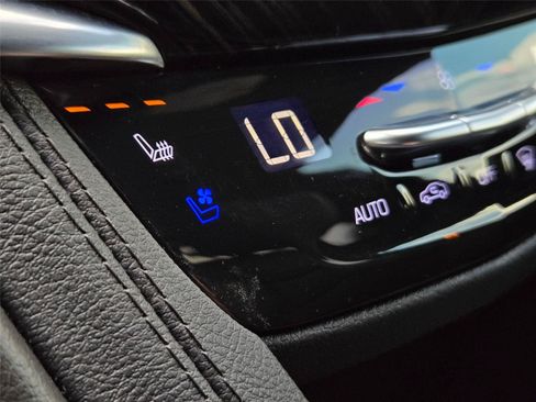 Used 2024 Cadillac XT6 Premium Luxury w/ Technology Package FWD image 21