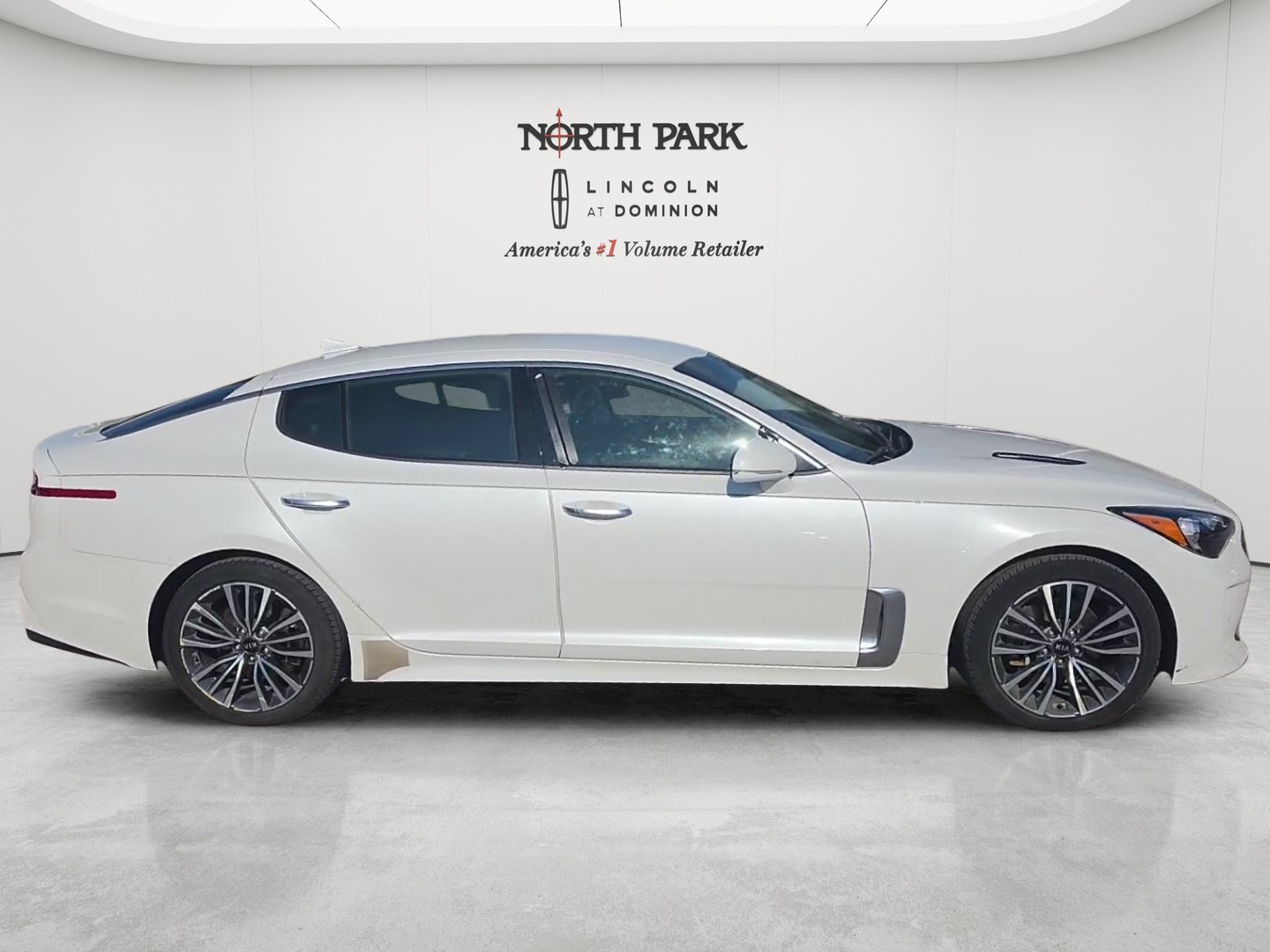 Used 2019 Kia Stinger RWD image 6