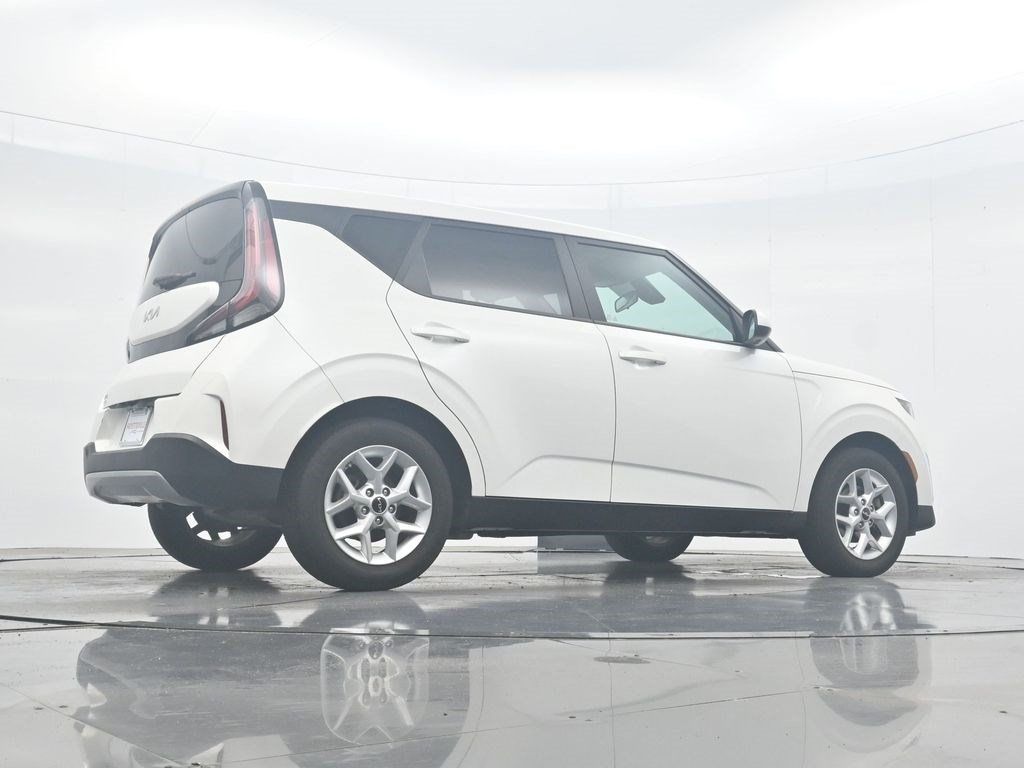 Used 2023 Kia Soul LX w/ Option Group 015 FWD image 29
