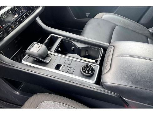 Used 2025 Nissan Pathfinder SL AWD/4WD image 15